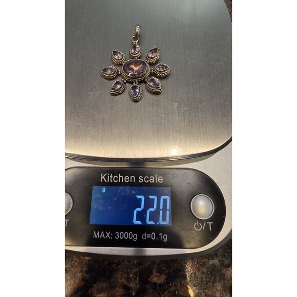 Sterling Silver 925 and Amethyst Gemstone Pendant With Intricate Design - Signed - Picture 8 of 8